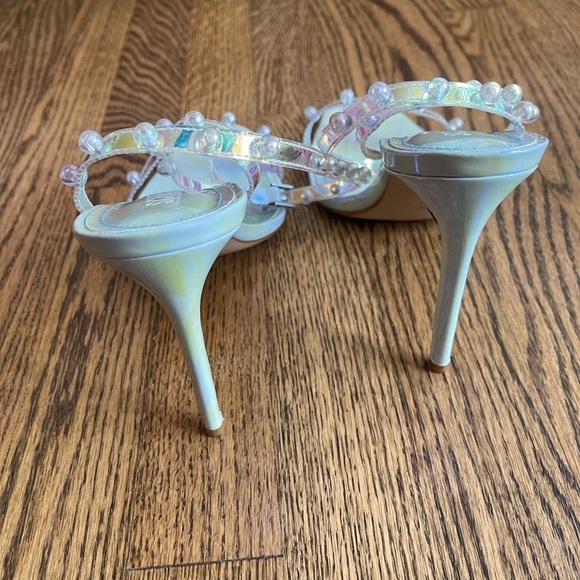 Schutz Pietra Faux Pearl-Embellished Iridescent Vinyl Sandals Size 11 - Picture 11 of 13